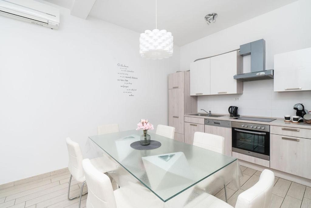 Apartments Grubisic - Sibenik - Parking Included Bilik gambar